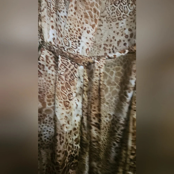 Delicates vintage leopard print satin robe. Size medium - Picture 3 of 6